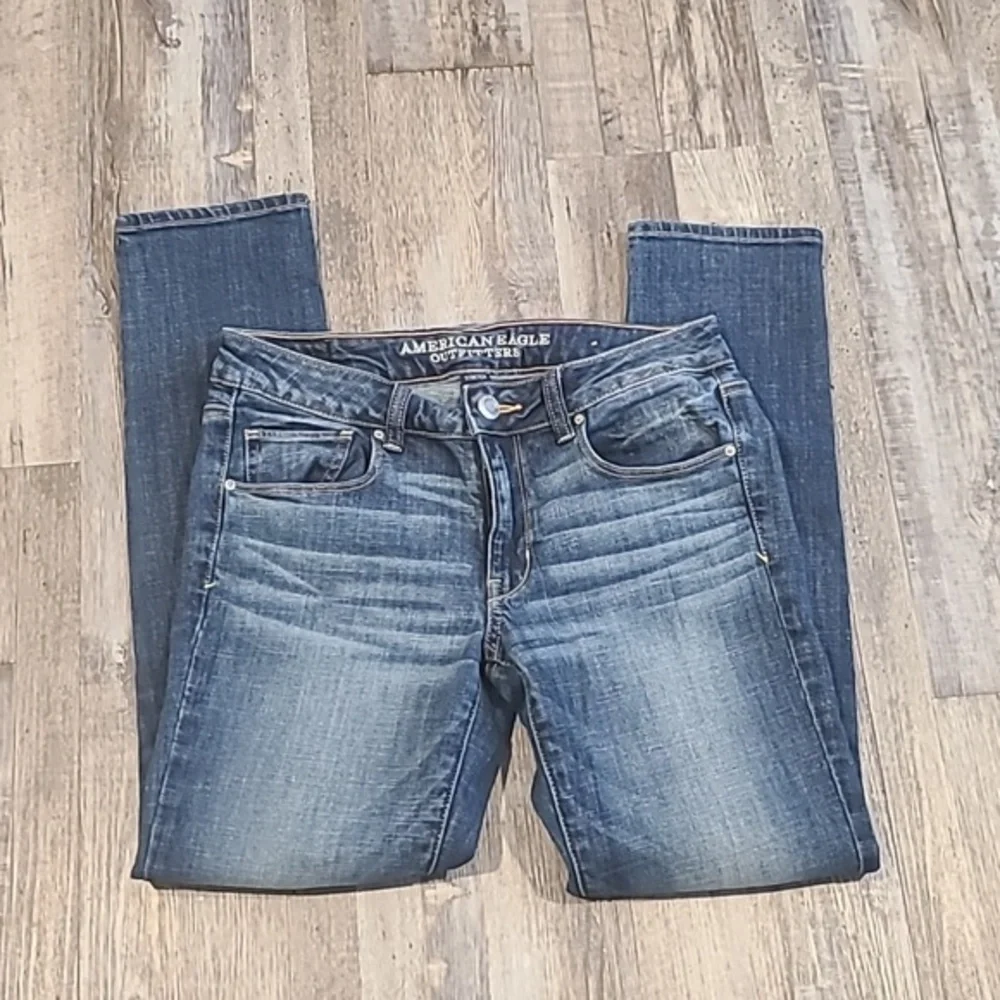 American Eagle "Skinny Jeans" Size 6| Medium Wash - Picture 1 of 5